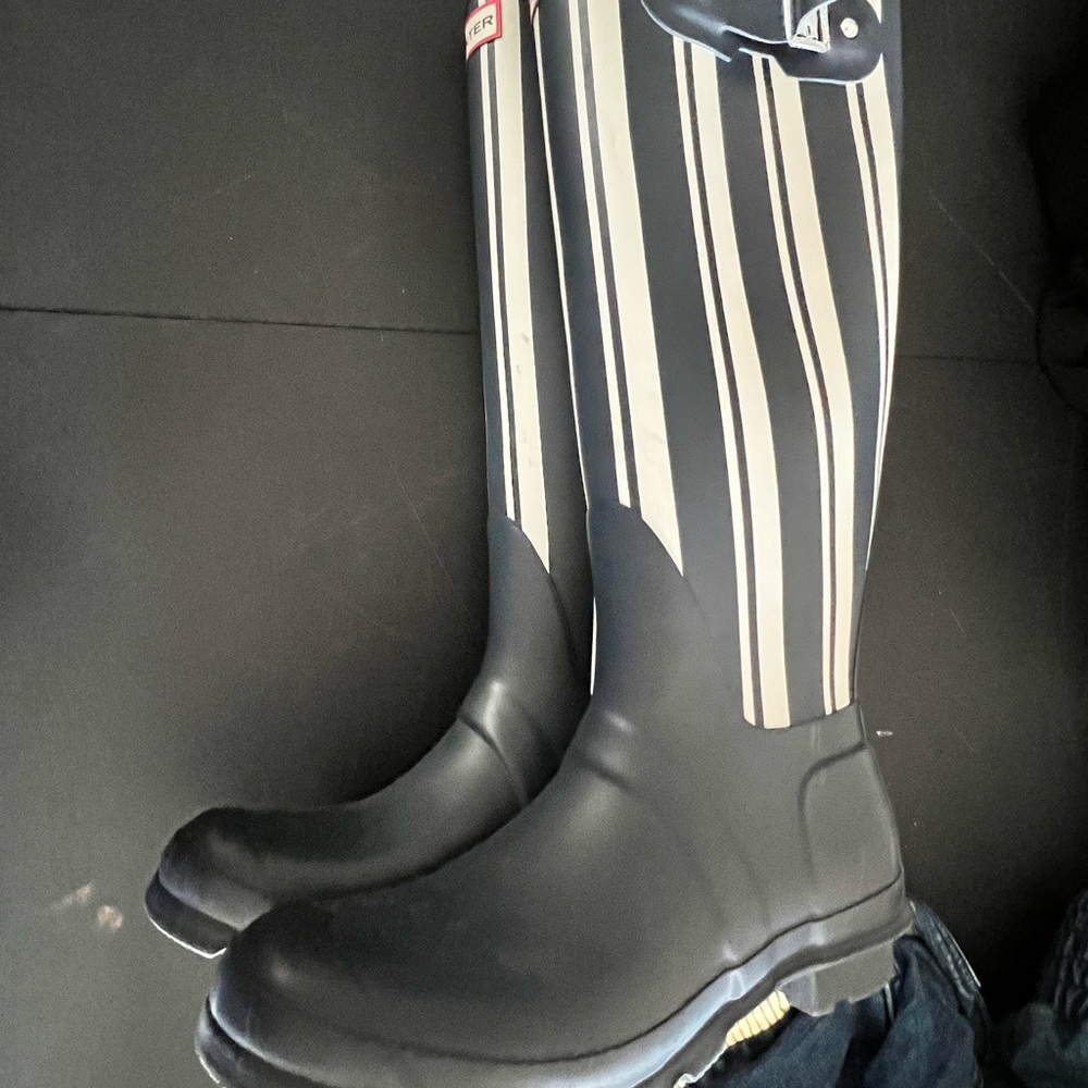 Navy Blue & White Tall Hunter Boots Sz 8 - Picture 2 of 5
